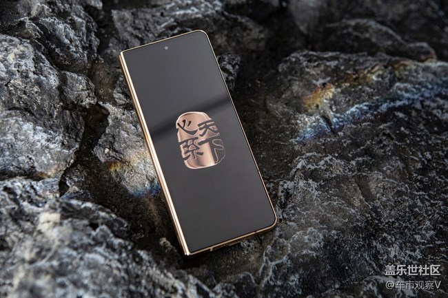 分享一组三星W23的图赏，华丽而不张扬