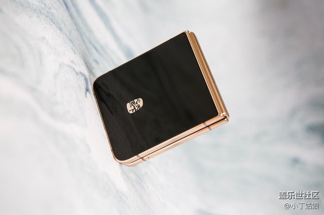 我的外屏也有了心系天下的logo了，就问你们羡慕不羡慕