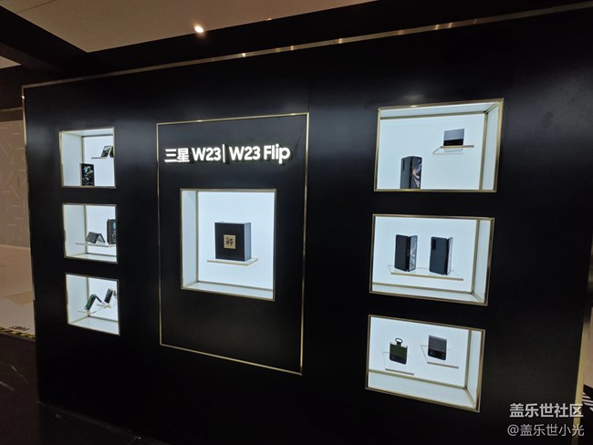 【三星W23系列快闪店打卡】感受W23的尊贵，观赏电影大作回顾