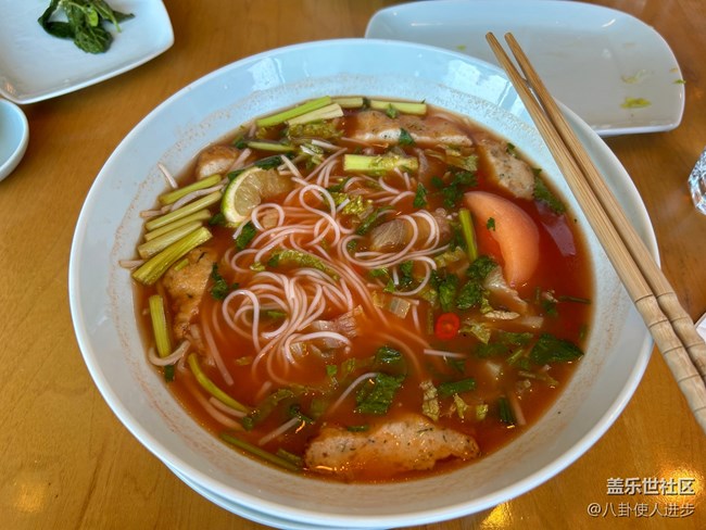 拍照对比：iPhone 14 Plus VS Galaxy S22+