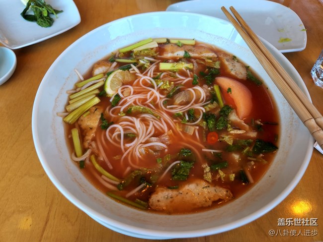 拍照对比：iPhone 14 Plus VS Galaxy S22+