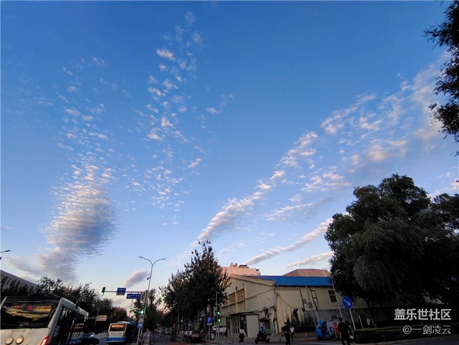 【打卡精彩生活】今天天气好呀适合看话剧