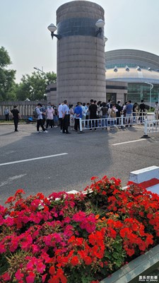 山东一所大学门口