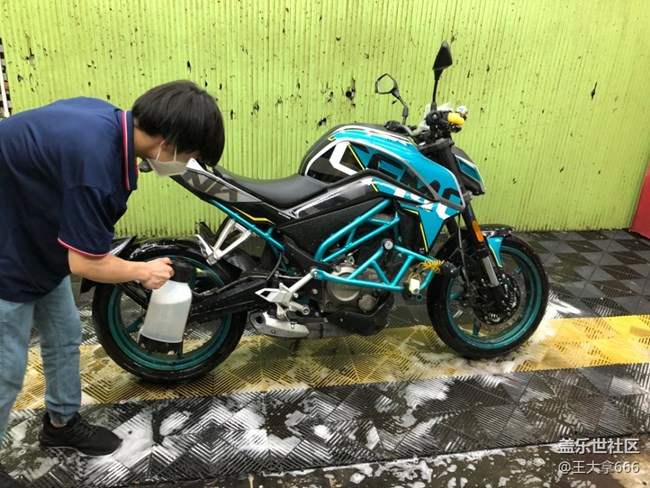 【生活边角料】+刷洗机车