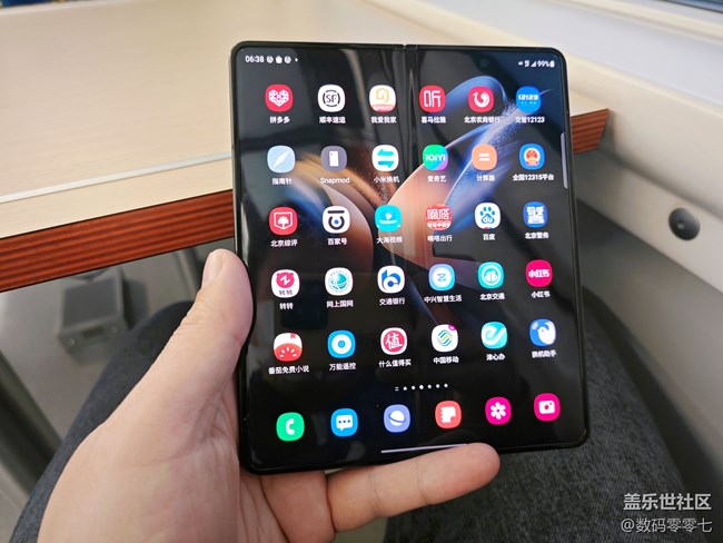 三星不愧是这个时代手握感最好的折叠屏手机