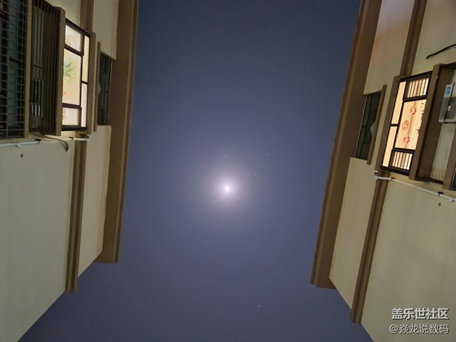 不得不说，夜拍还得看旗舰机的表现~