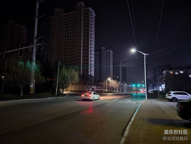 不得不说，夜拍还得看旗舰机的表现~