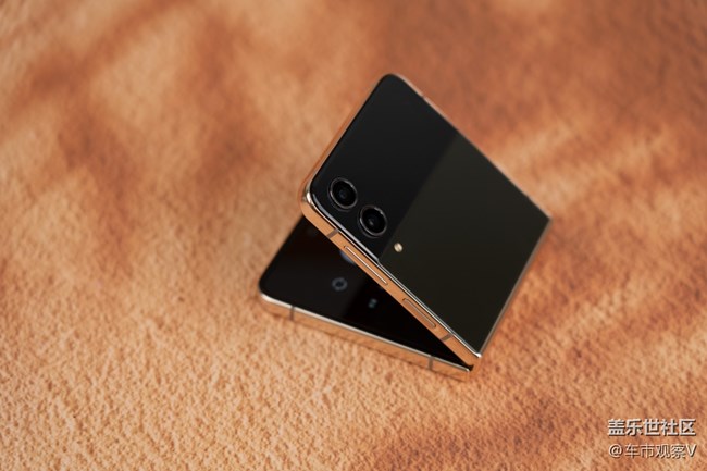 三星W23 Flip多角度悬停拍照的可玩性还是蛮高