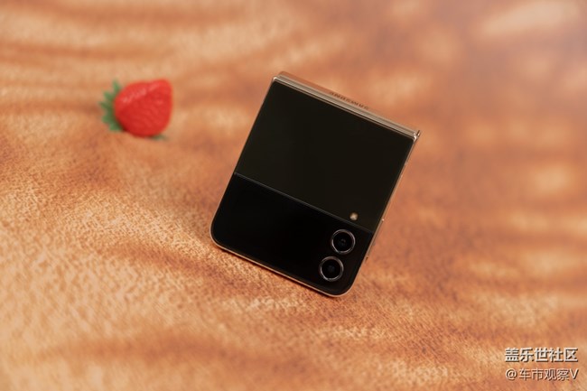 三星W23 Flip多角度悬停拍照的可玩性还是蛮高