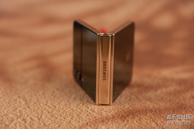 三星W23 Flip多角度悬停拍照的可玩性还是蛮高