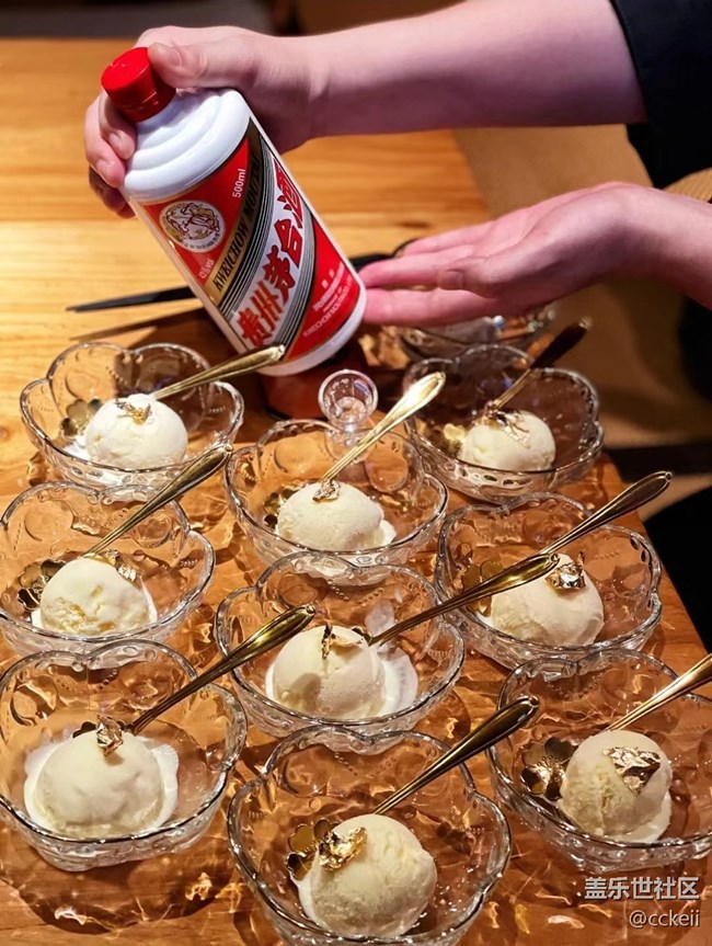 纠结手机壳。。