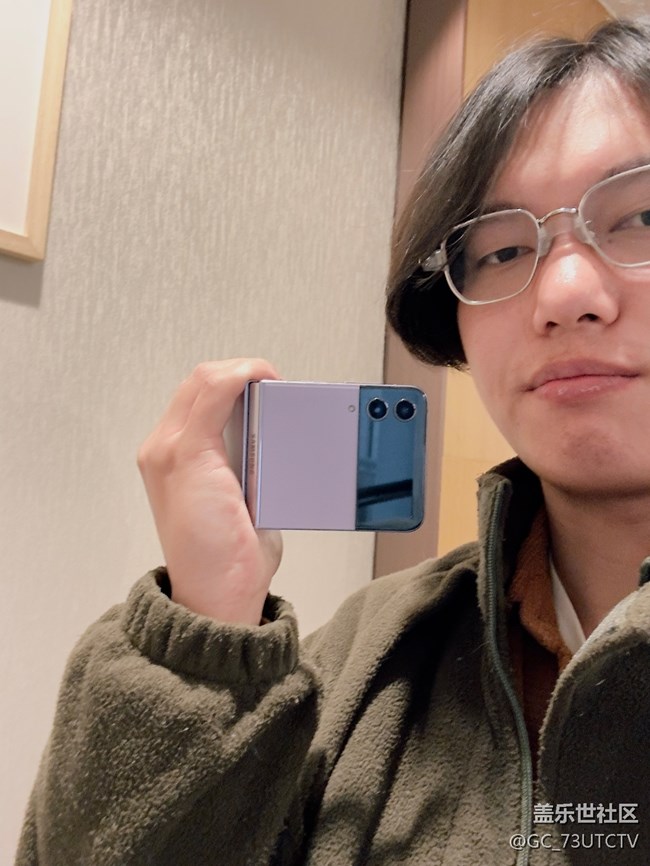 三星Z Flip最特别的的功能也就是多角度悬停拍照了