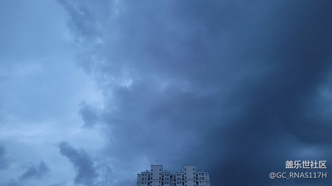 【最美四月天】乌云盖顶