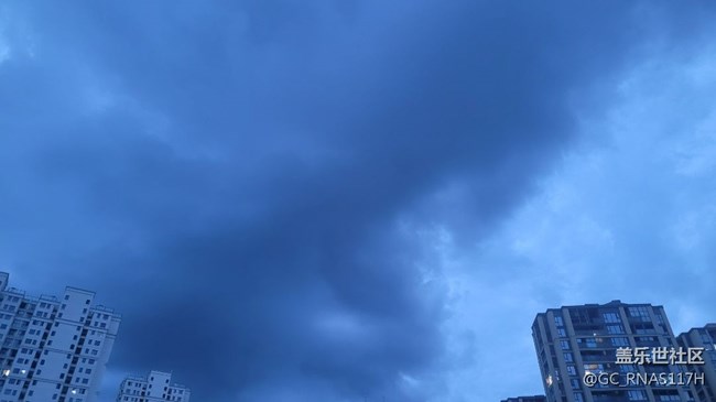 【最美四月天】乌云盖顶