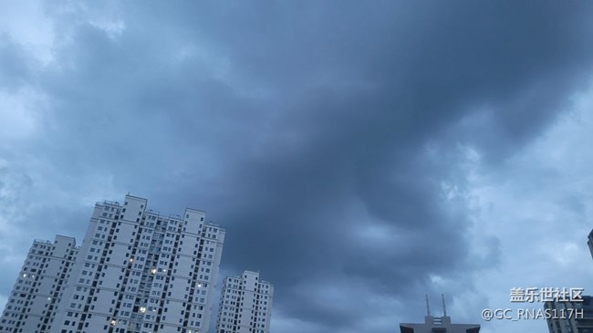 【最美四月天】乌云盖顶