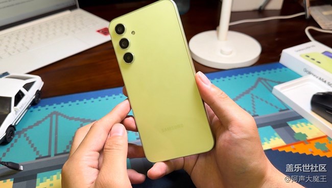 很难想象Galaxy A54也配有防尘防水[泪][泪][泪] ​​​