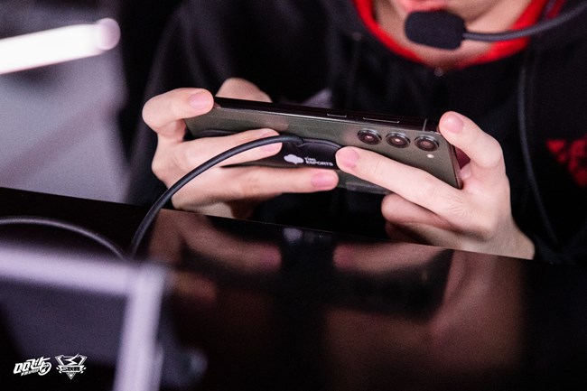 三星Galaxy S23系列手机，助力选手飞驰赛场！