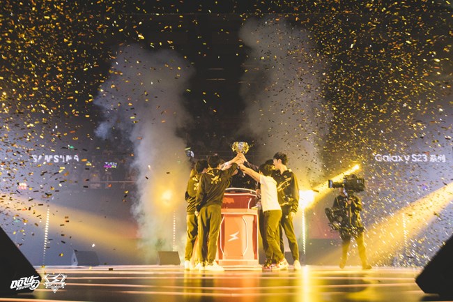 三星Galaxy S23系列手机，助力选手飞驰赛场！
