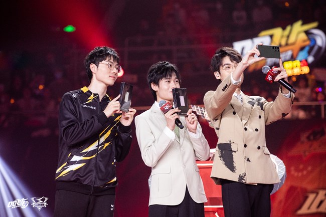 三星Galaxy S23系列手机，助力选手飞驰赛场！