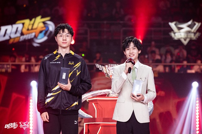 三星Galaxy S23系列手机，助力选手飞驰赛场！