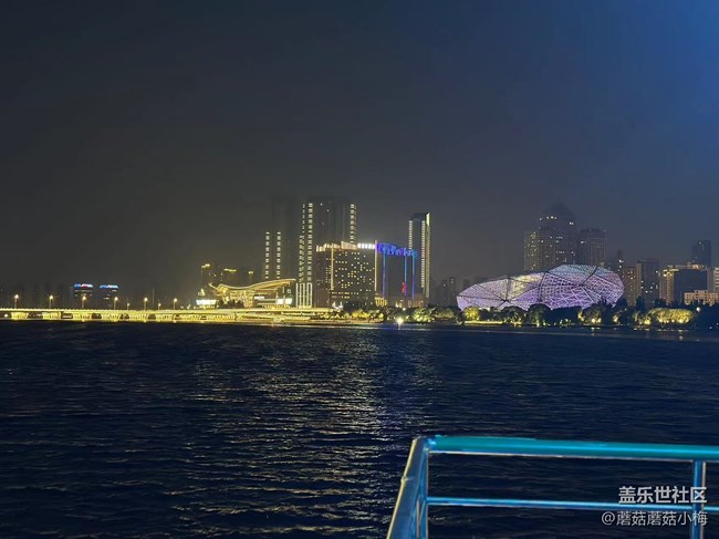 【浑河的夜景呀】凉风习习，游船去欣赏浑河吧
