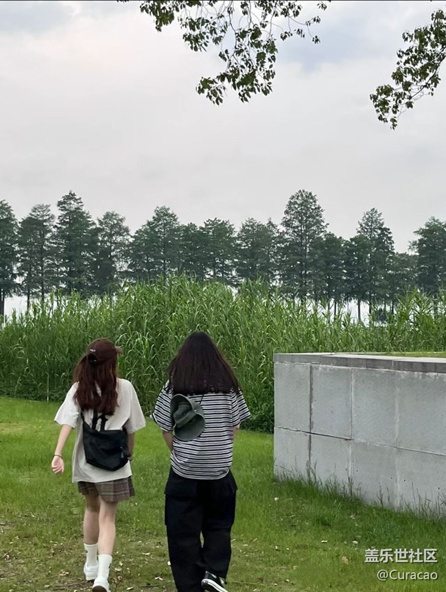 【背影】肩并肩的友情比手牵手的爱情更长久