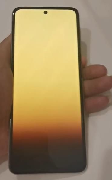 三星filp3 遇水就黄屏,售后奇差