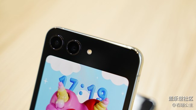 更“大”外屏带来新体验 三星Galaxy Z Flip5评测