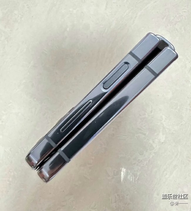 三星Galaxy  Flip4内屏耐用性高