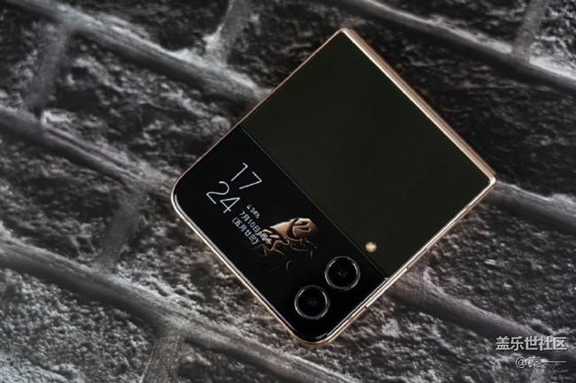 三星Galaxy  Flip4内屏耐用性高