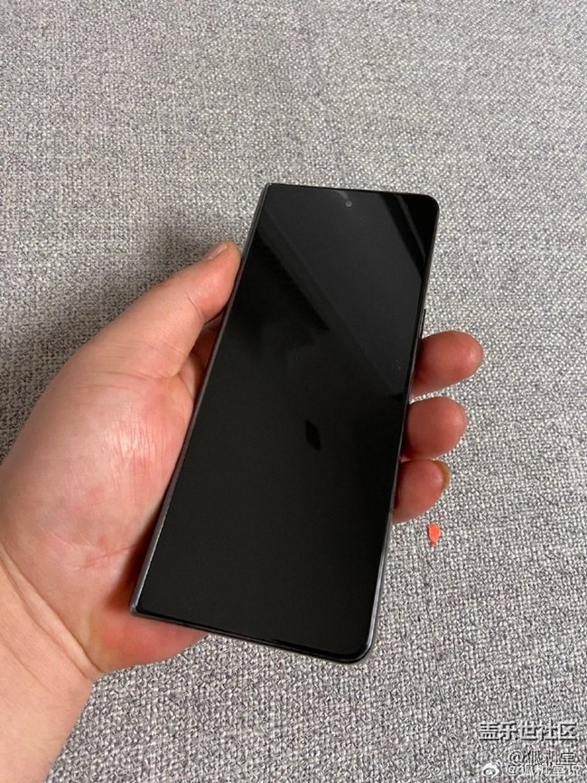 三星Galaxy Z Fold4材质还是不错的,用了半年,没啥划痕 三星Galaxy Z Fold4材质还是不错的,用了半年,没啥划痕