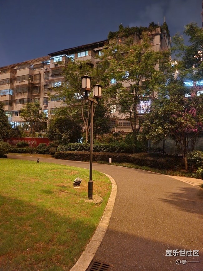 三星Galaxy Z Flip4夜景表现很不错