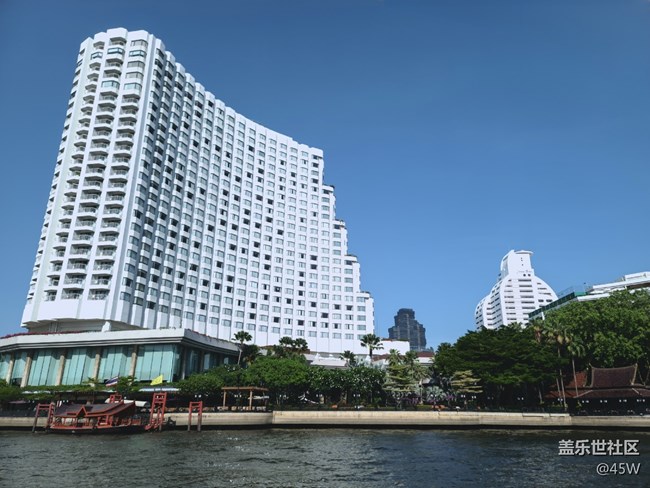 【捕捉夏日美好】欣赏多样化的建筑