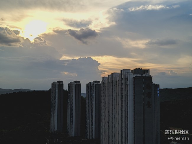 【长焦距下的城市之美】天空中的艺术雕塑