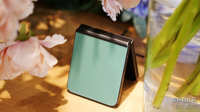 Galaxy Z Flip5三星商城专属颜色精美图赏