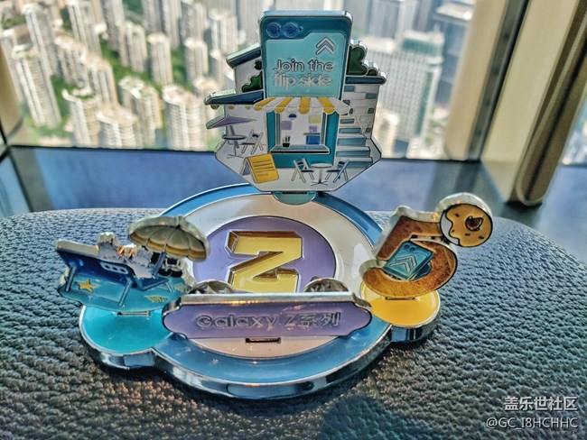 【捕捉夏日美好】+百变 Galaxy Z Flip5 叠合新时空-致力美好