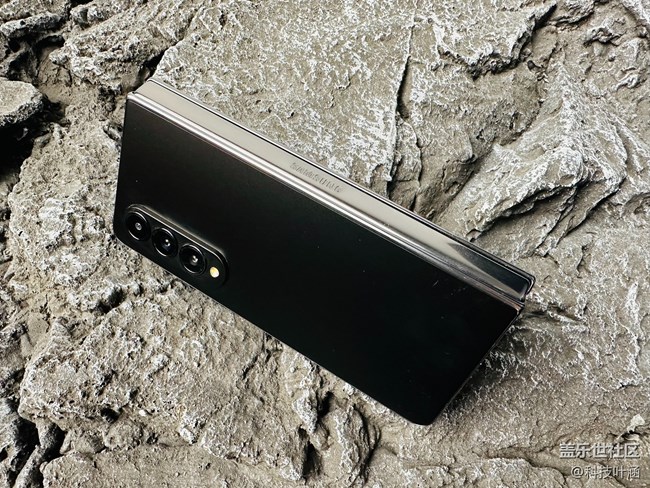 三星Galaxy Z Fold4背部材质