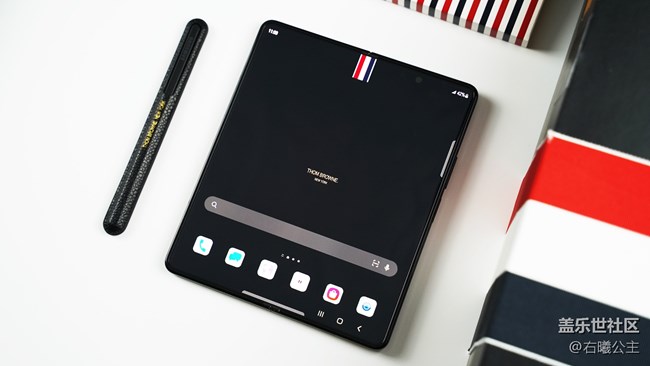 Galaxy Z Fold5 Thom Browne限量版精美图赏