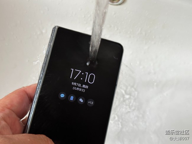 你们知道三星Galaxy Z Fold4是如何做到IPX8级防水的吗？