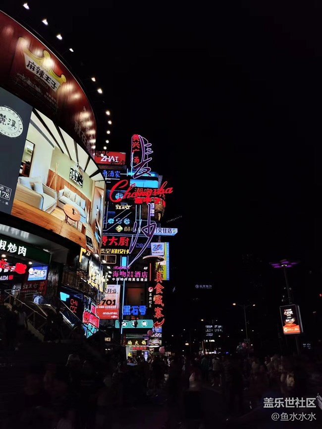 【夜景街头】在人群里找个能拍照的地方