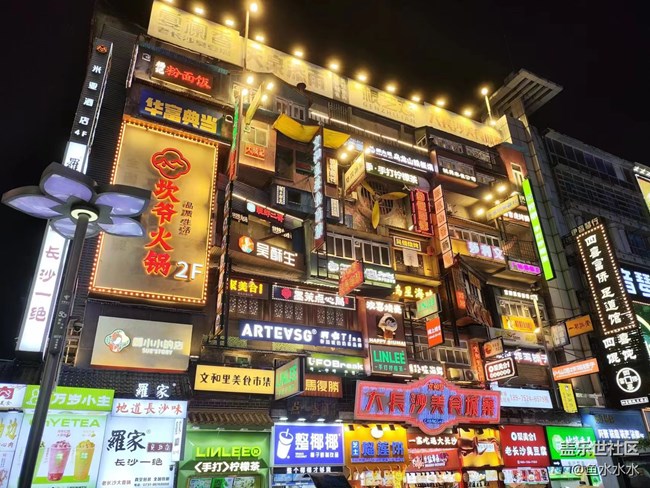 【夜景街头】在人群里找个能拍照的地方