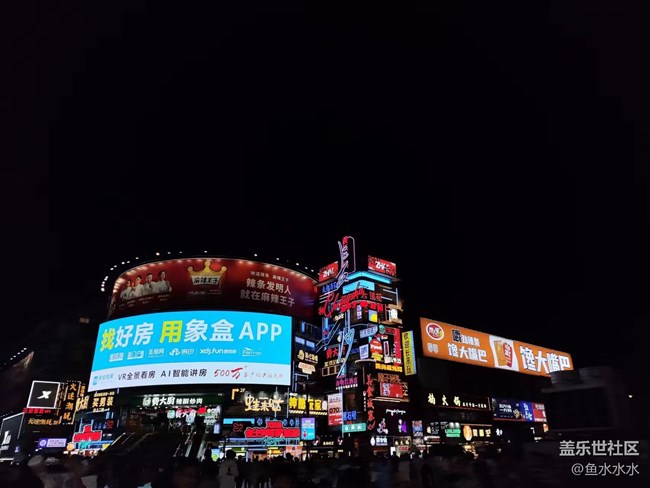 【夜景街头】在人群里找个能拍照的地方