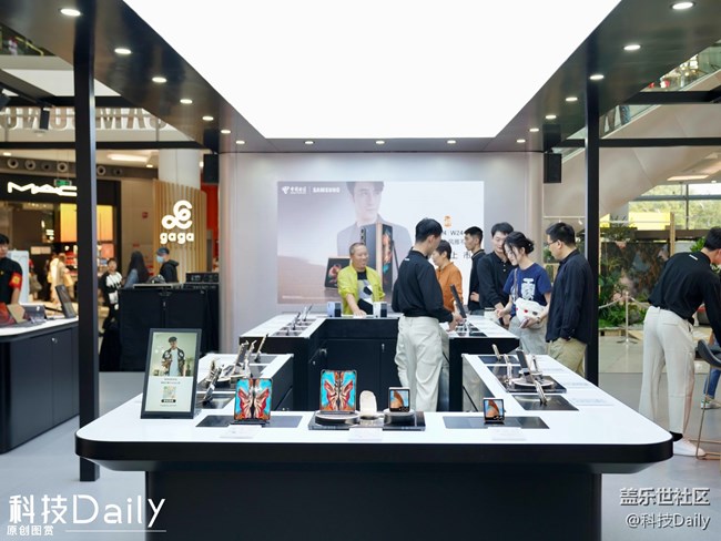 假期去哪儿玩?来北京荟聚购物中心「三星W24系列快闪店」! 假期去哪儿玩?来北京荟聚购物中心「三星W24系列快闪店」!