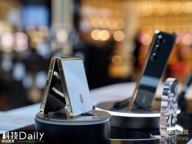 假期去哪儿玩?来北京荟聚购物中心「三星W24系列快闪店」! 假期去哪儿玩?来北京荟聚购物中心「三星W24系列快闪店」!