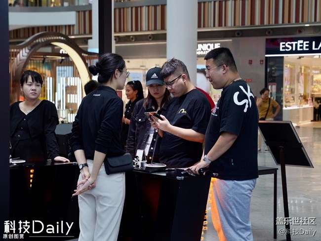 假期去哪儿玩?来北京荟聚购物中心「三星W24系列快闪店」! 假期去哪儿玩?来北京荟聚购物中心「三星W24系列快闪店」!