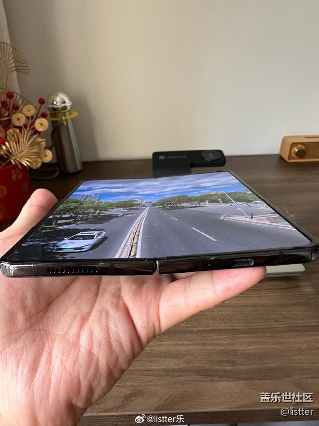 来看看三星Galaxy Z Fold4的内屏