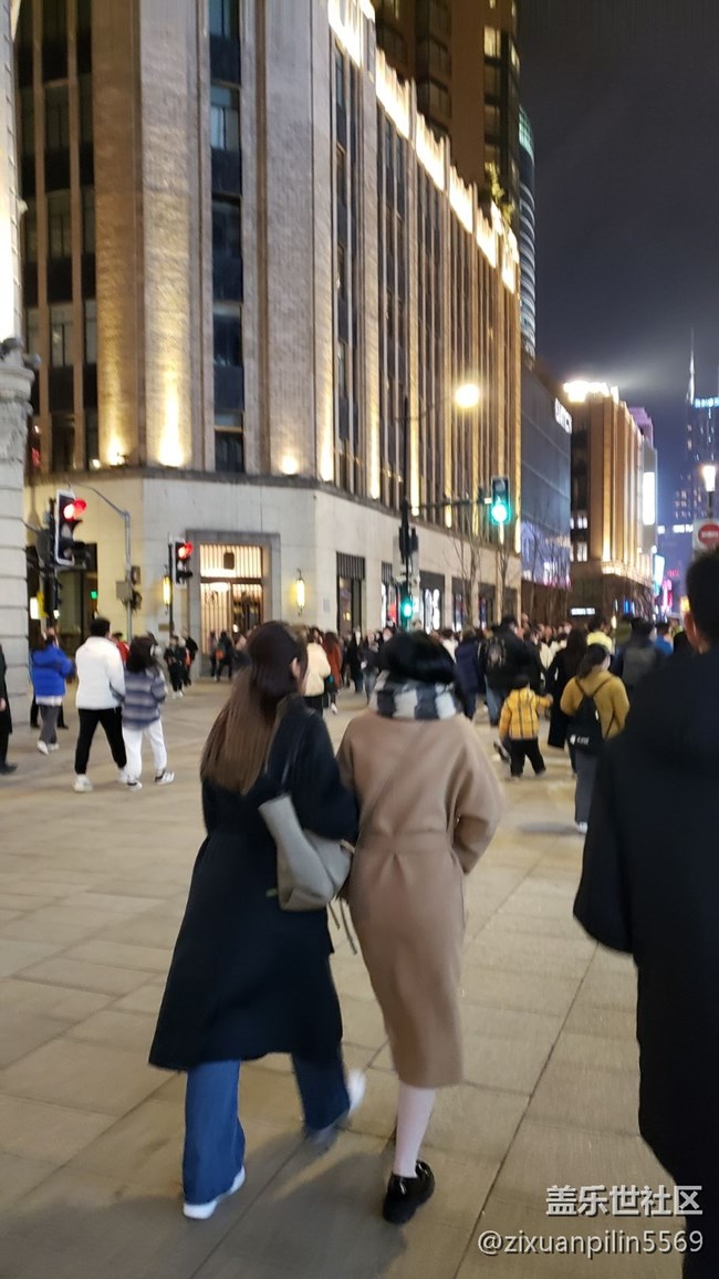 NOTE9手机与W24flip这叠机照的区别在哪？