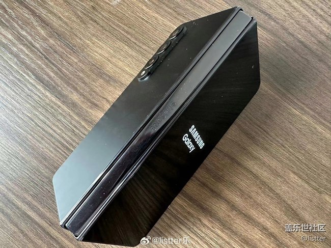 一起来看看三星galaxy z fold4的IP8级防水效果
