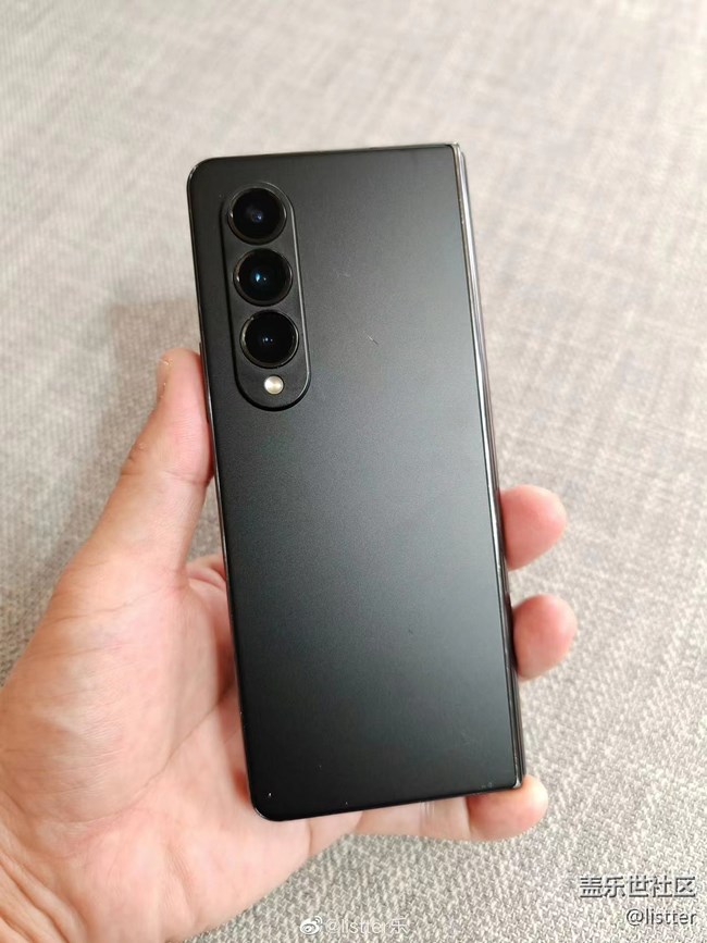 一起来看看三星galaxy z fold4的IP8级防水效果