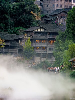 【精彩瞬间】+青山中藏小镇